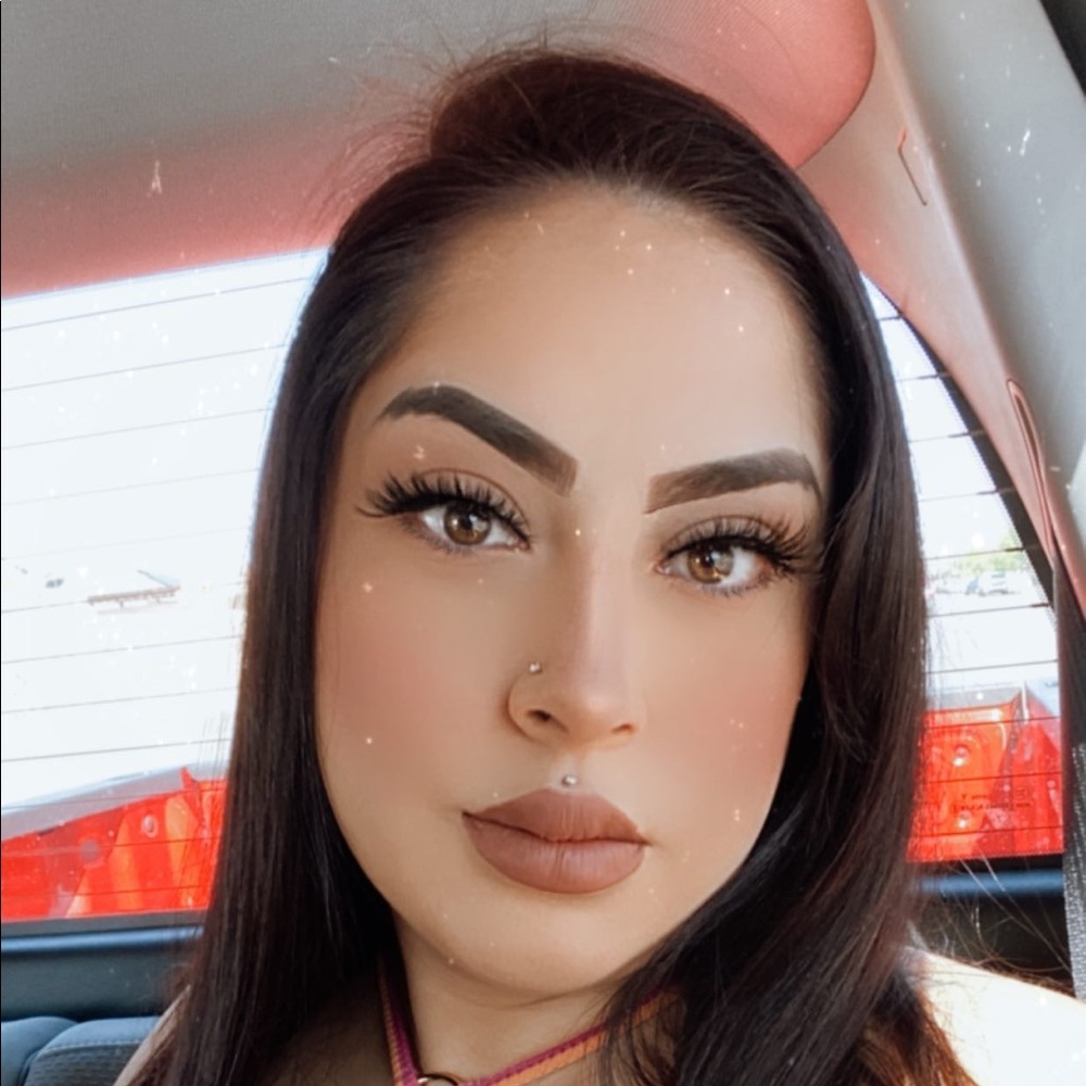 Meet your Posher, Dominique